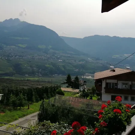 Garni Gamper Guest house Tirolo